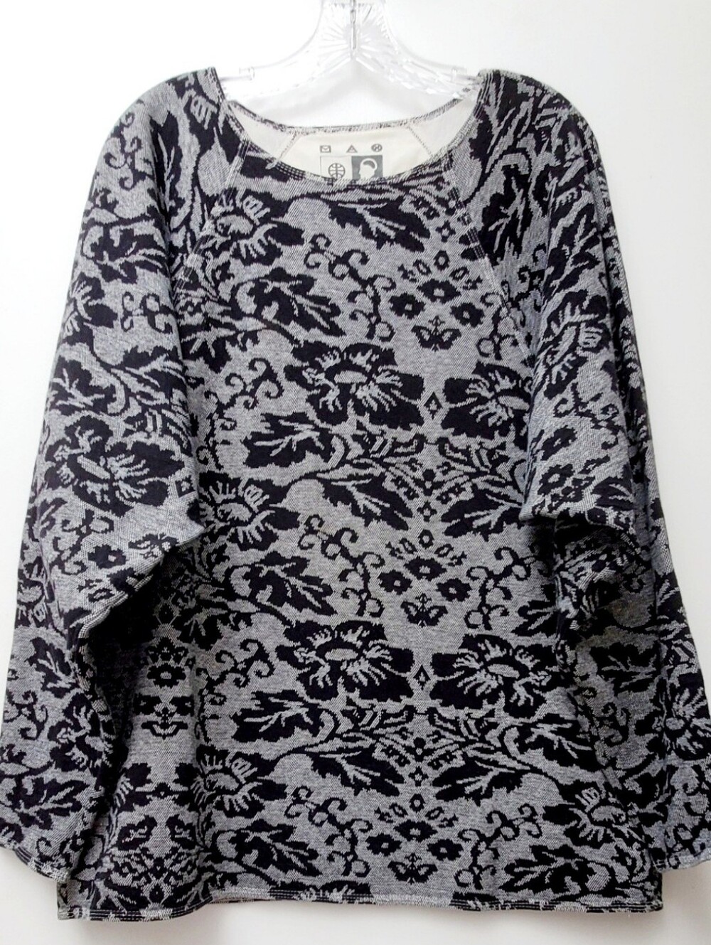Max Studio 100% Cotto Floral Gray White Sweatshirt Top Vintage Size Medium Y2K